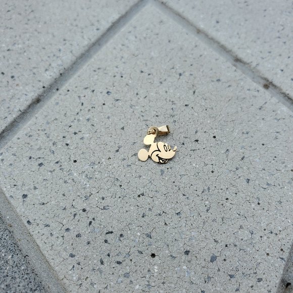 *SOLD* 14K Yellow Gold Mickey Mouse Head Etched Charm Pendant - Picture 7 of 7